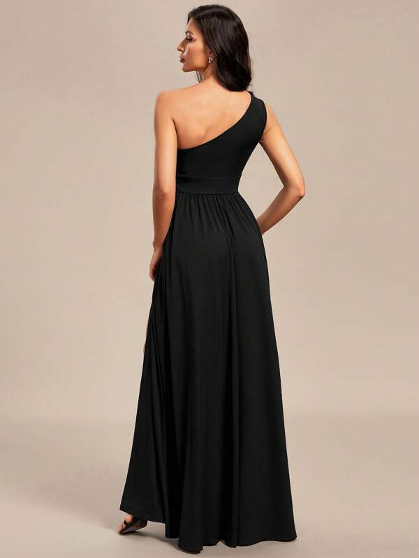 Fashion-Forward Shoulder Cut-Out Dress